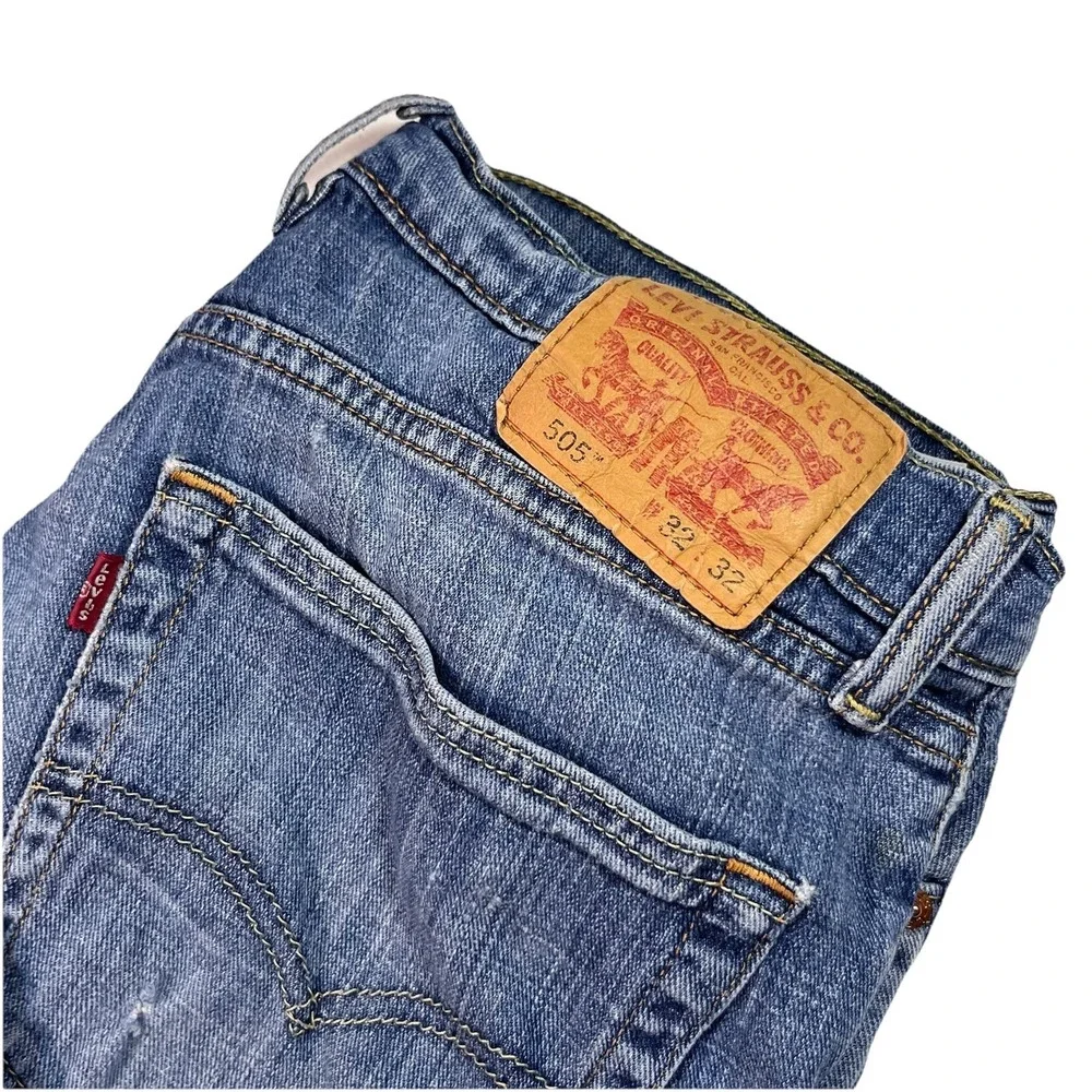 Levis 505 Jeans Mens 32x32 Blue Straight Leg Medium Wash Denim Pants EUC - Picture 1 of 9
